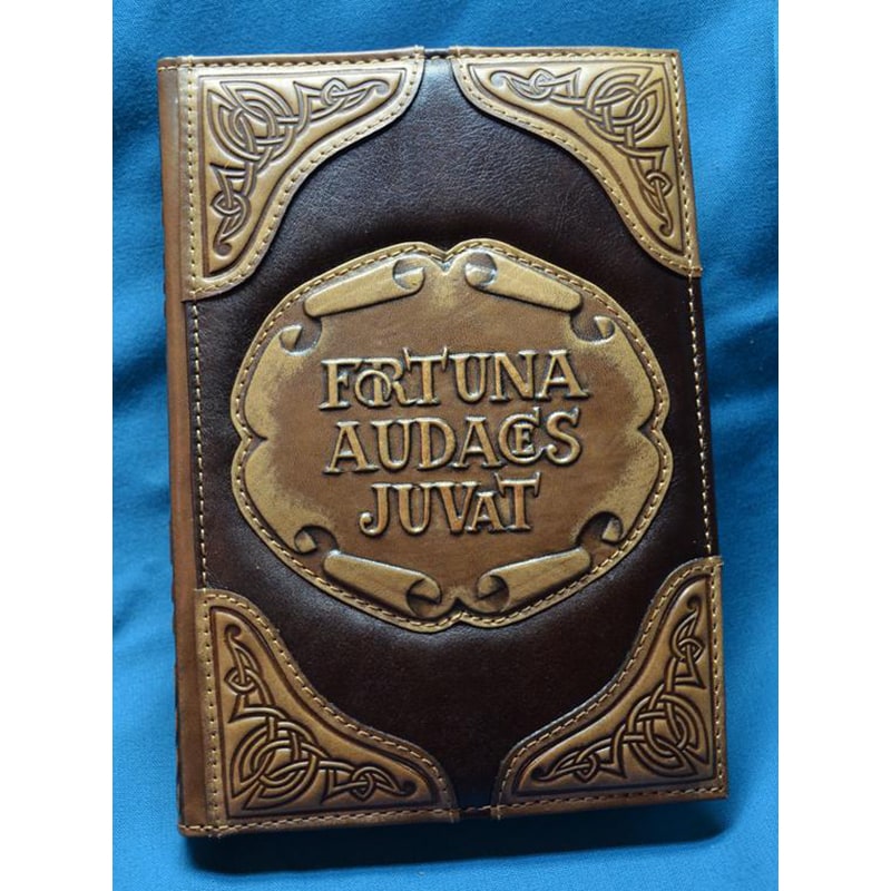 Блокнот кожаный мужской FORTUNA AUDACES JUVAT brown leather