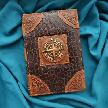 Ежедневник в кожаной обложке Wind rose brown leather