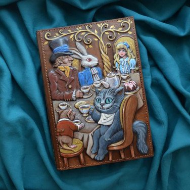 Блокнот в кожаной обложке Tea Party at the Hatter brown leather