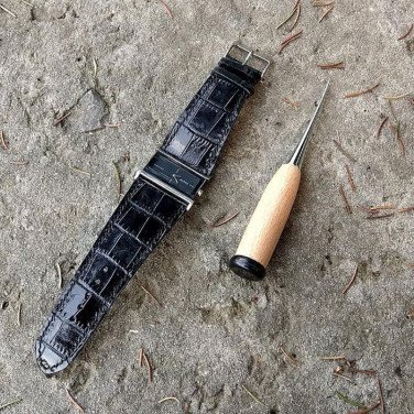 Женский кожаный ремешок для часов Аlligator black leather