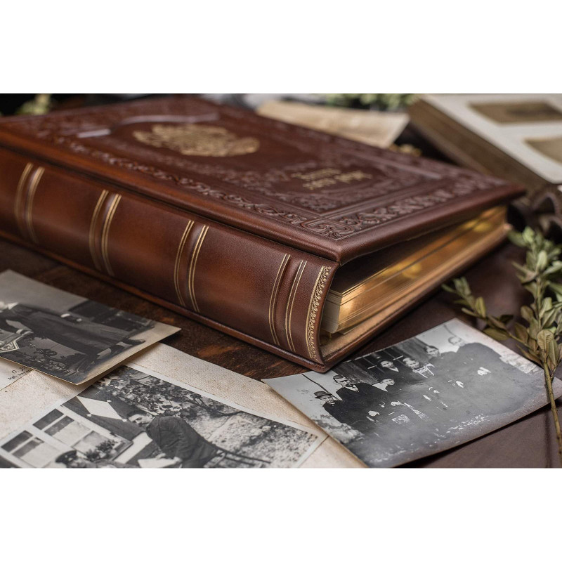 Сімейний літопис гербовий brown leather