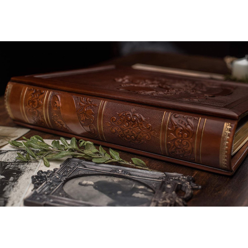 Родовід книга Геральдичний Грифон brown leather