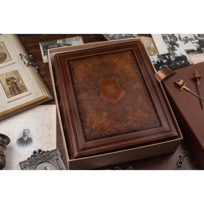 Родовід книга геральдичний Щит brown leather